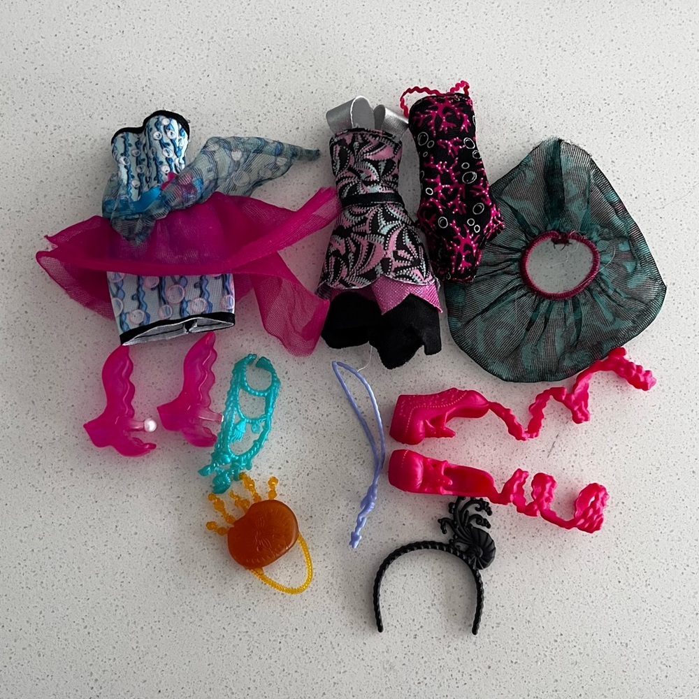 monster high doll clothes lot - lagoona blue